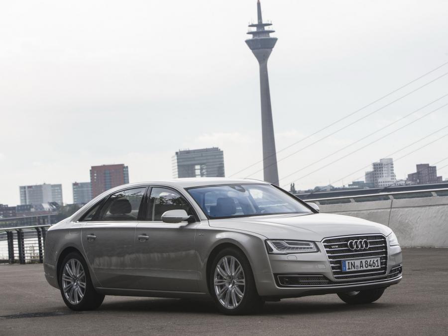  Audi A8L W12 Quattro (D4) 2013 года  (WW) (фото 7 из 24)